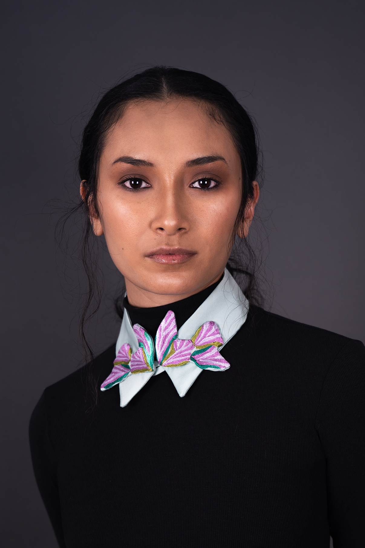 Cuello Bordado Microflorecer Rábano | Lia Padilla